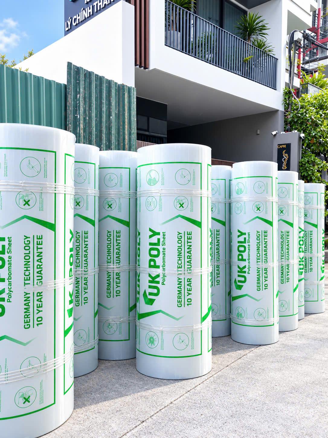 Tấm lợp lấy sáng Uk Poly đặc 5mm