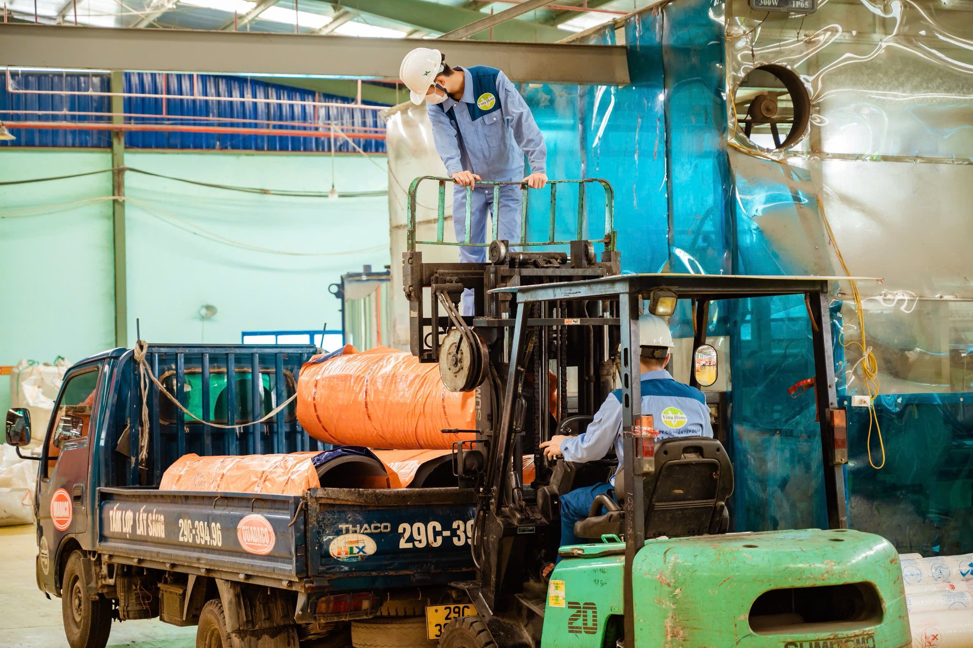 Vận chuyển tấm Poly