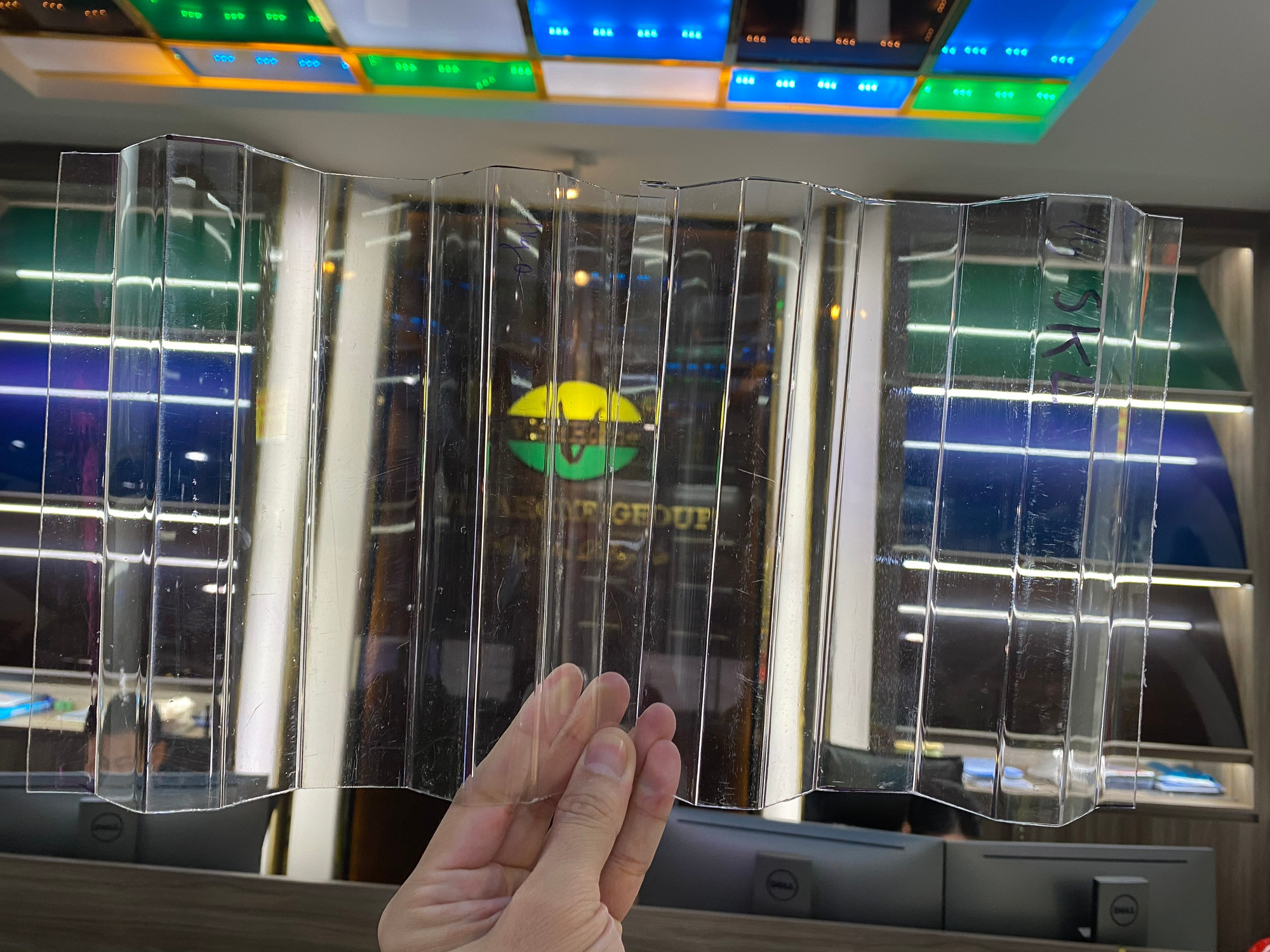 Nhưa Lấy Sáng Poly 6 Sóng Chuẩn