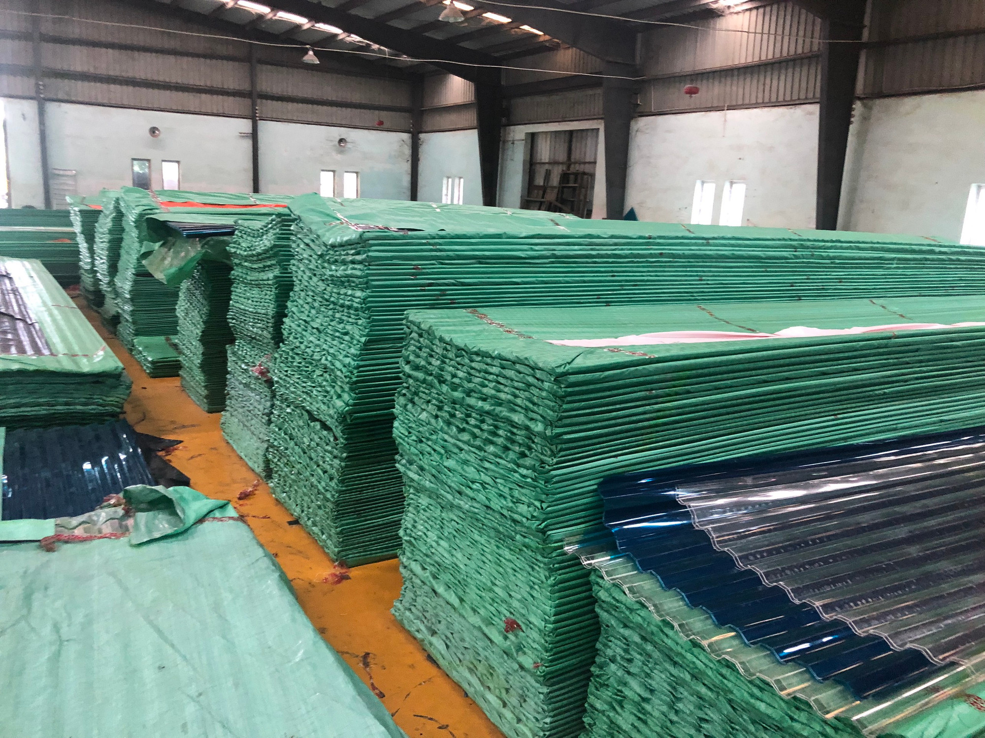 Nhưa Lấy Sáng Poly 6 Sóng Chuẩn