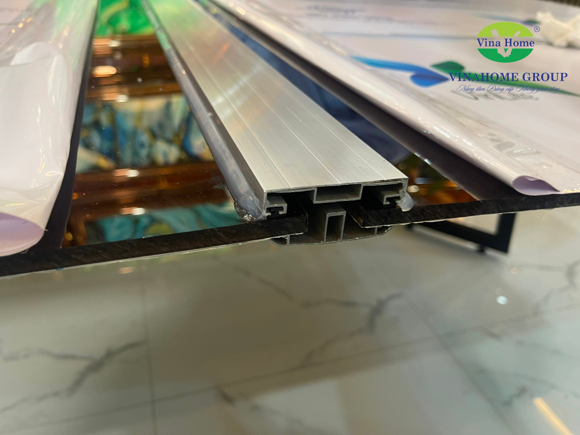 Kiểm tra sản phẩm tấm nhựa Poly